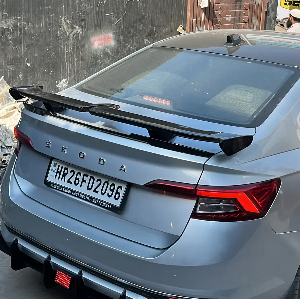 Becquet Voiture Sedan